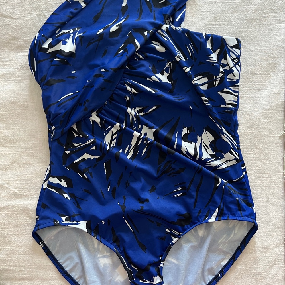 Magicsuit - Picture 4 of 6